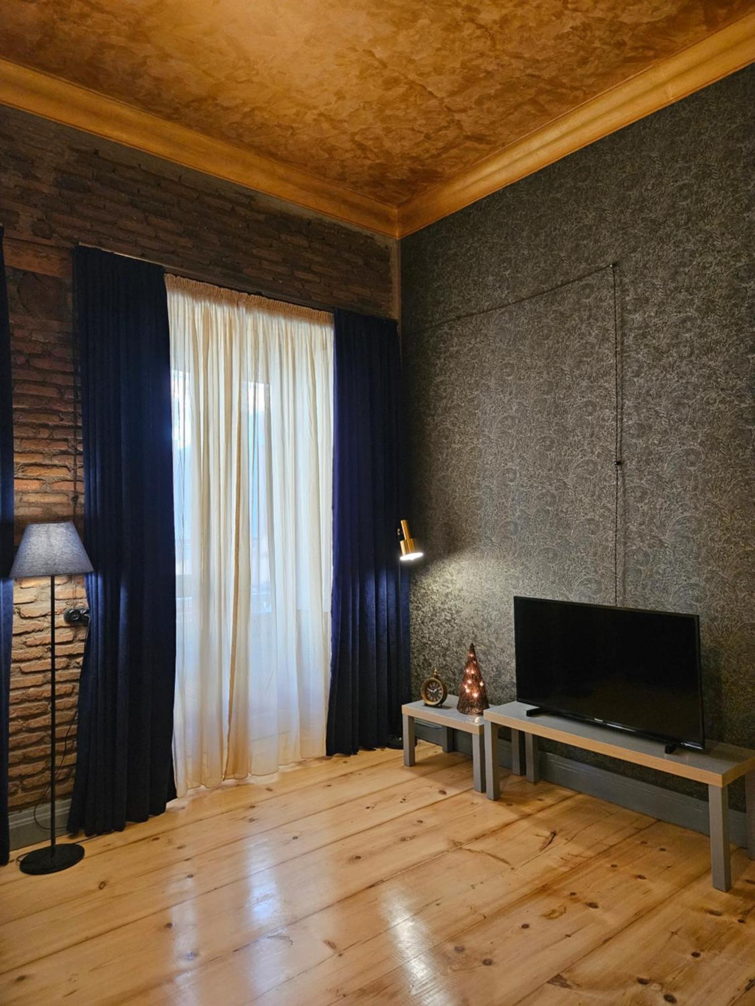 Old Gold Apartment Tbilisi Bagian luar foto