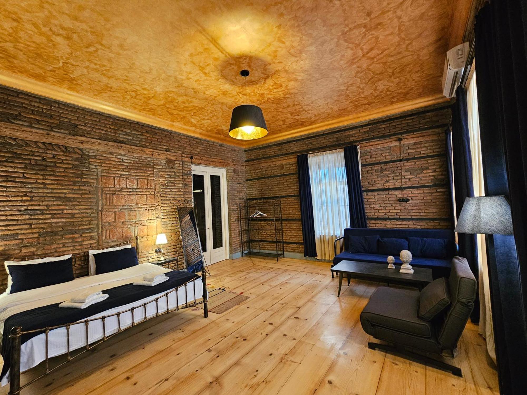 Old Gold Apartment Tbilisi Bagian luar foto