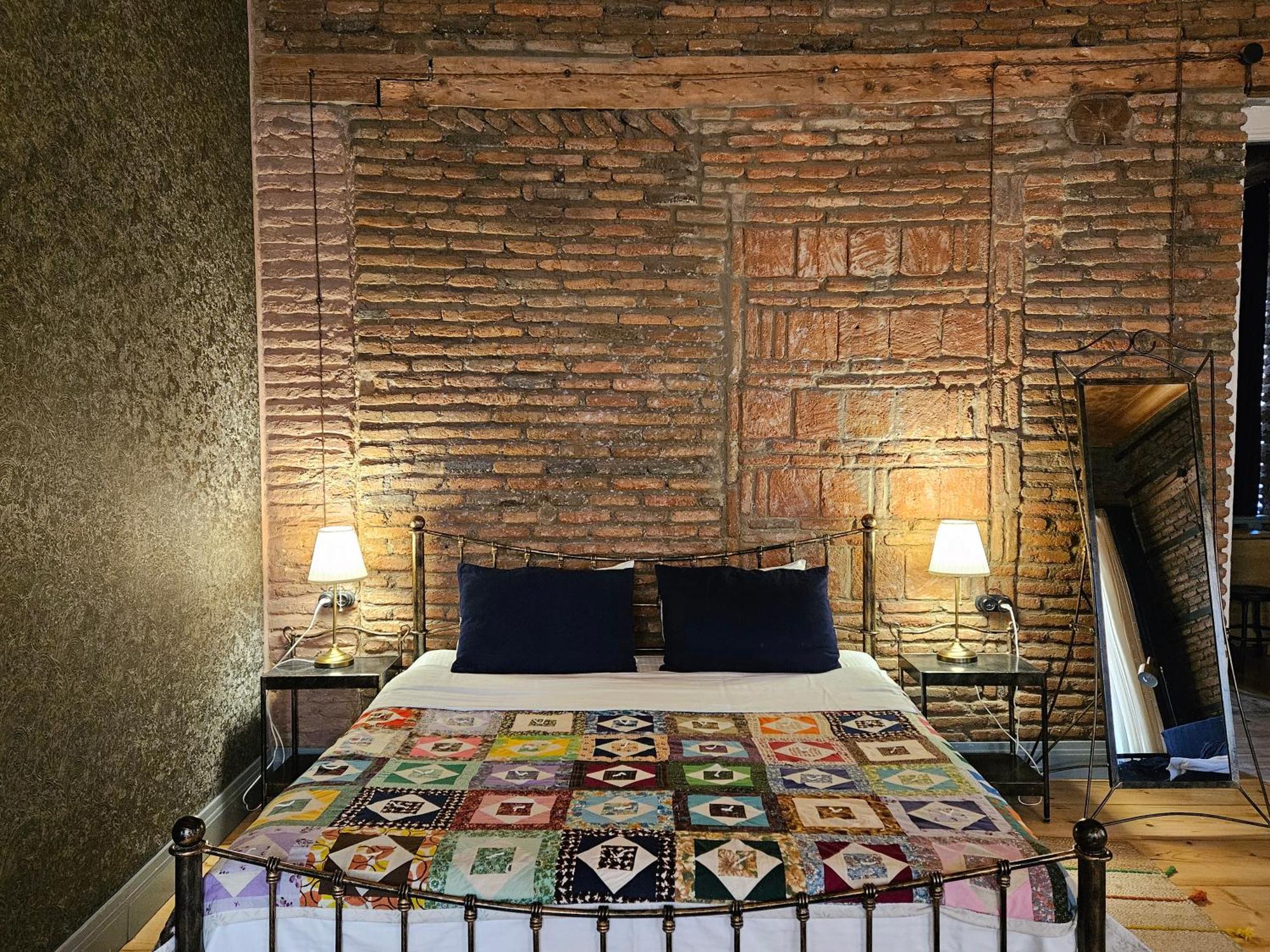 Old Gold Apartment Tbilisi Bagian luar foto